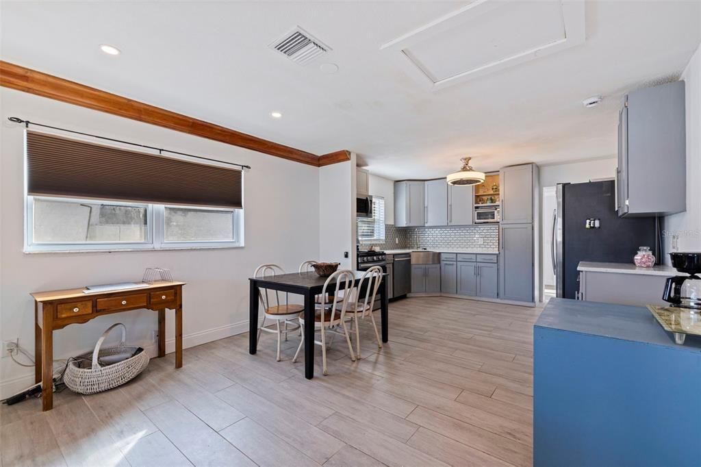 En Venta: $425,000 (3 camas, 1 baños, 1198 Pies cuadrados)