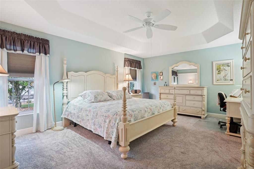 Activo con contrato: $550,000 (3 camas, 2 baños, 1999 Pies cuadrados)