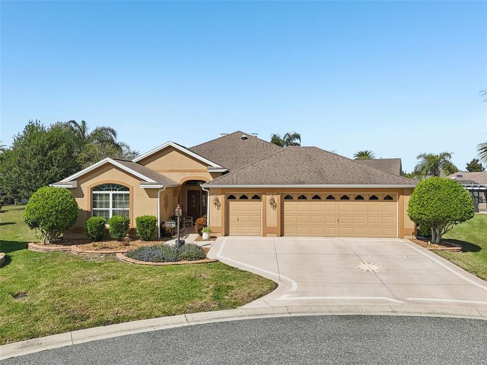 Activo con contrato: $550,000 (3 camas, 2 baños, 1999 Pies cuadrados)