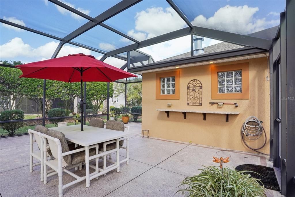 Activo con contrato: $550,000 (3 camas, 2 baños, 1999 Pies cuadrados)