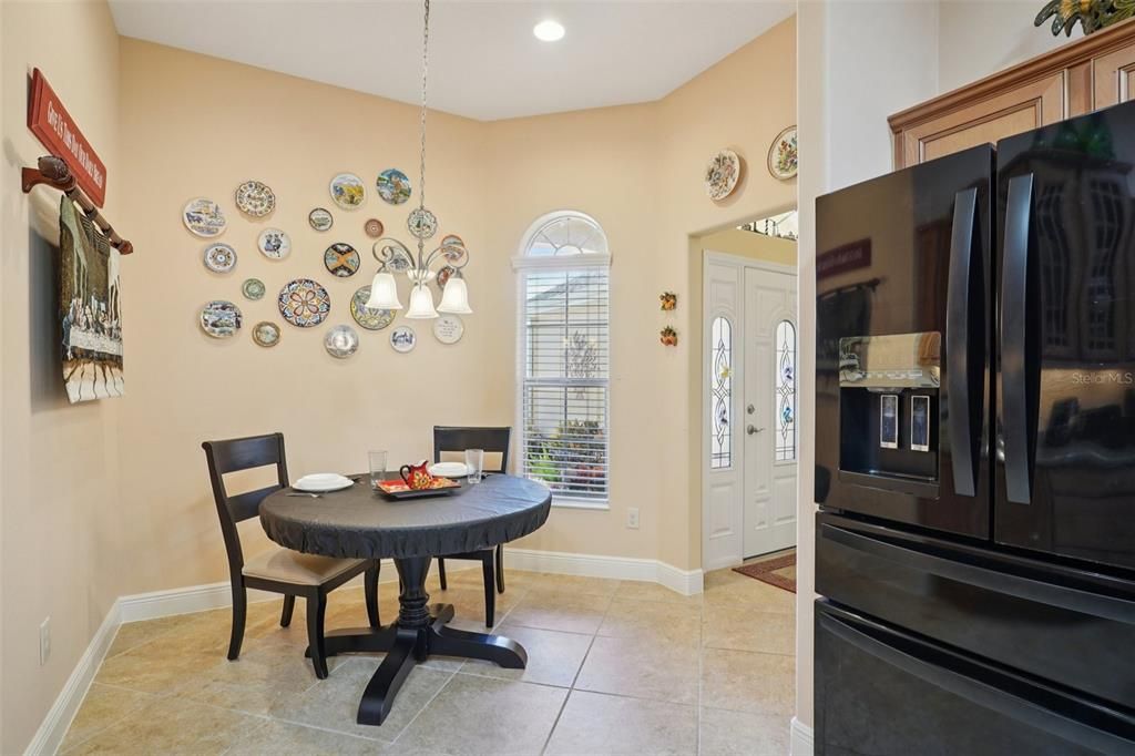 Activo con contrato: $550,000 (3 camas, 2 baños, 1999 Pies cuadrados)