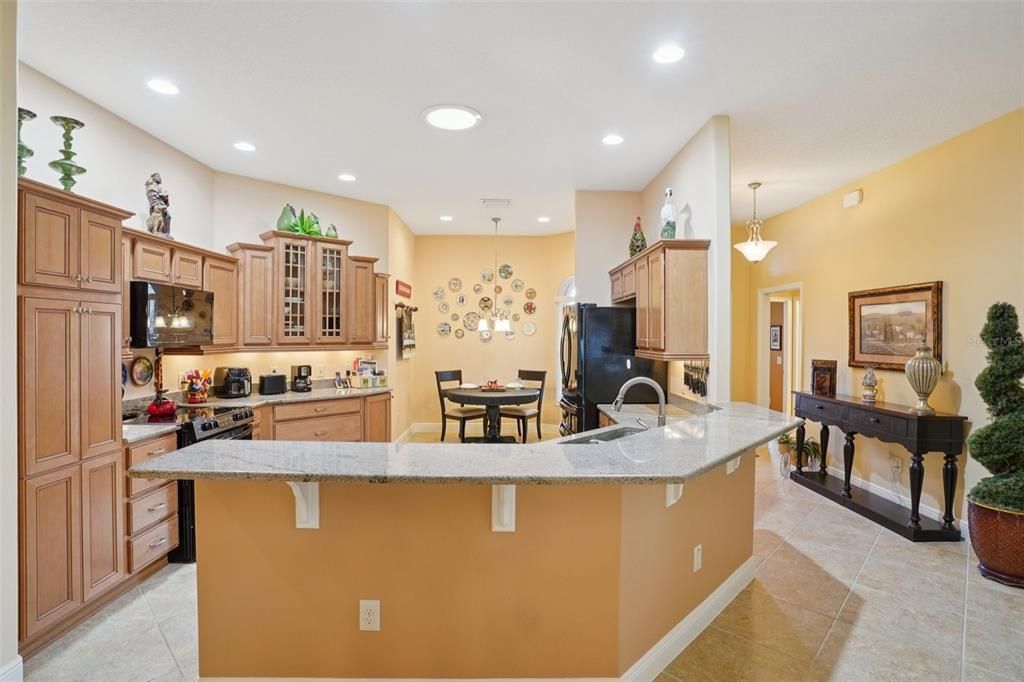 Activo con contrato: $550,000 (3 camas, 2 baños, 1999 Pies cuadrados)