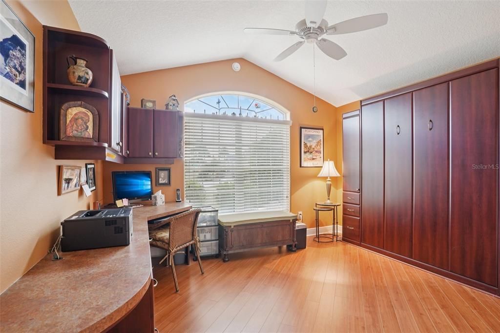 Activo con contrato: $550,000 (3 camas, 2 baños, 1999 Pies cuadrados)