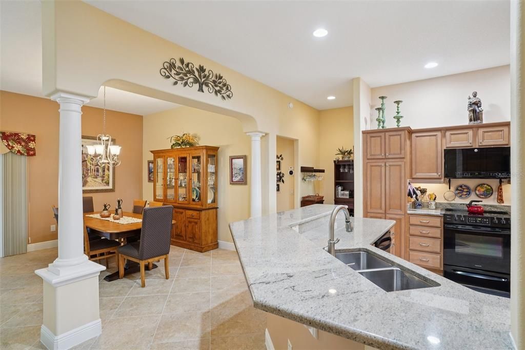 Activo con contrato: $550,000 (3 camas, 2 baños, 1999 Pies cuadrados)