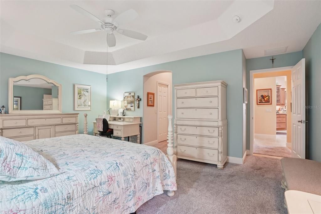 Activo con contrato: $550,000 (3 camas, 2 baños, 1999 Pies cuadrados)