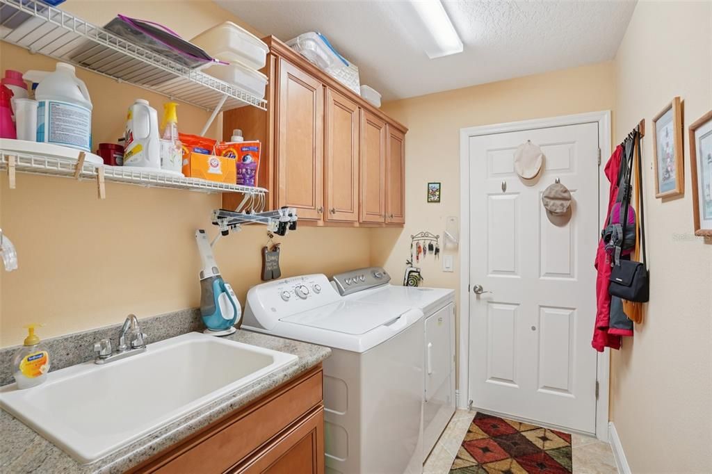 Activo con contrato: $550,000 (3 camas, 2 baños, 1999 Pies cuadrados)