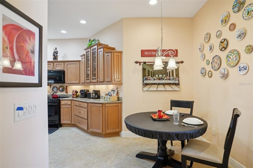 Activo con contrato: $550,000 (3 camas, 2 baños, 1999 Pies cuadrados)