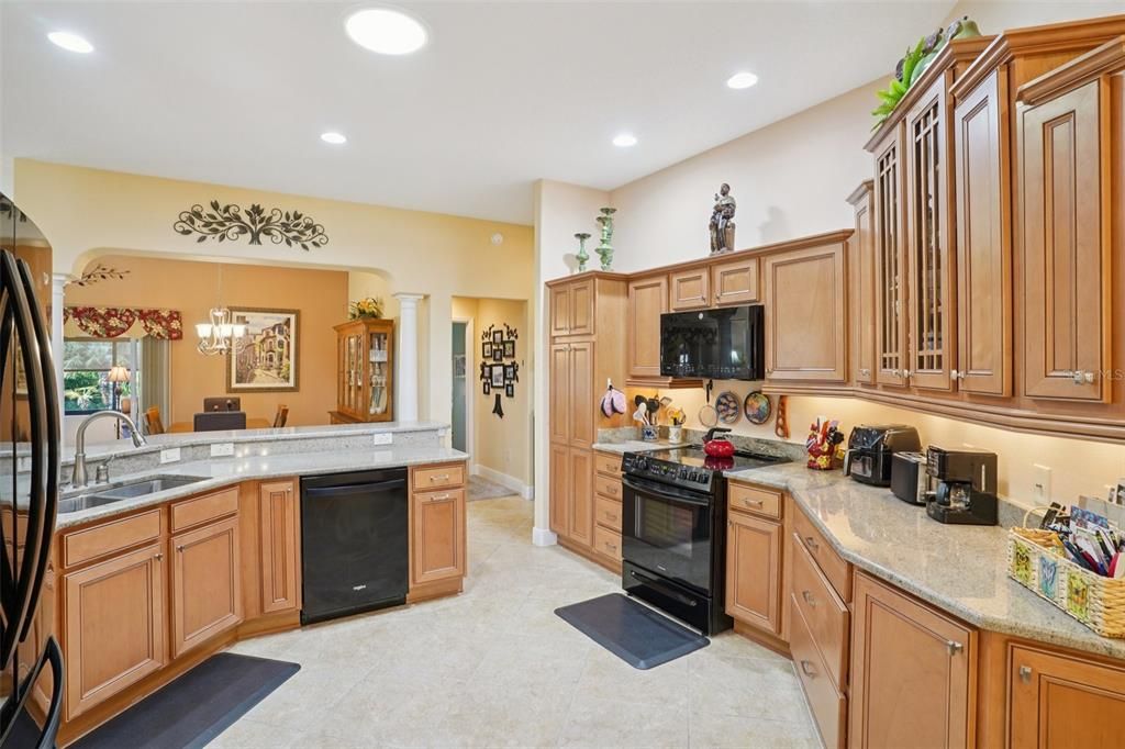 Activo con contrato: $550,000 (3 camas, 2 baños, 1999 Pies cuadrados)