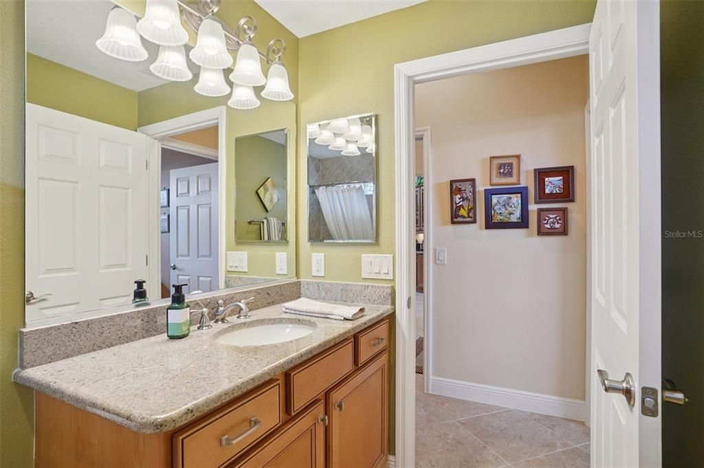 Activo con contrato: $550,000 (3 camas, 2 baños, 1999 Pies cuadrados)