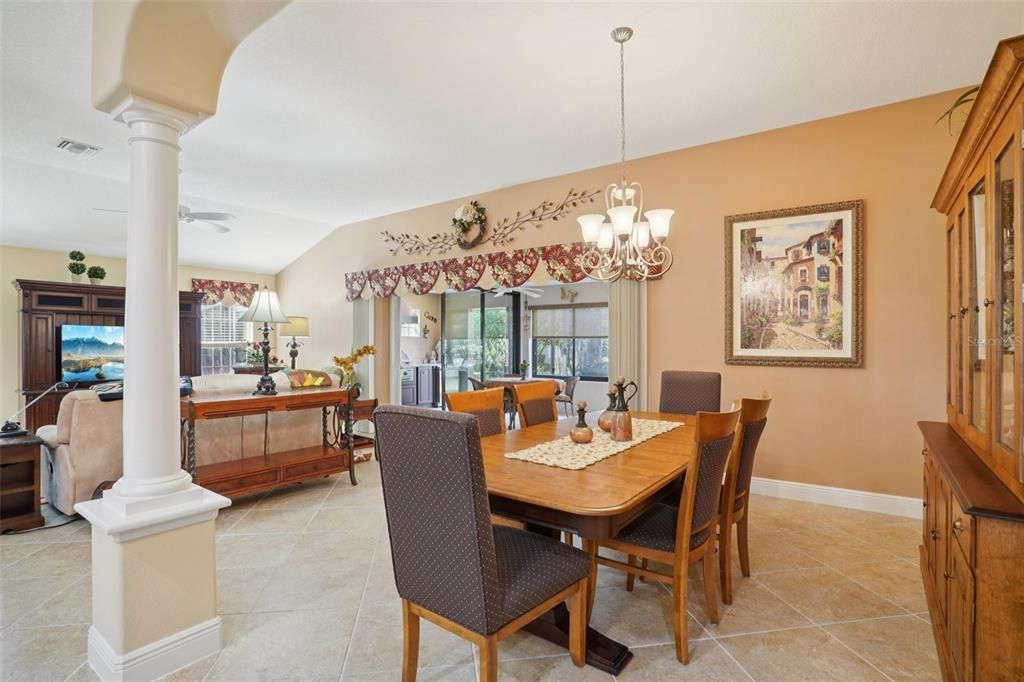 Activo con contrato: $550,000 (3 camas, 2 baños, 1999 Pies cuadrados)