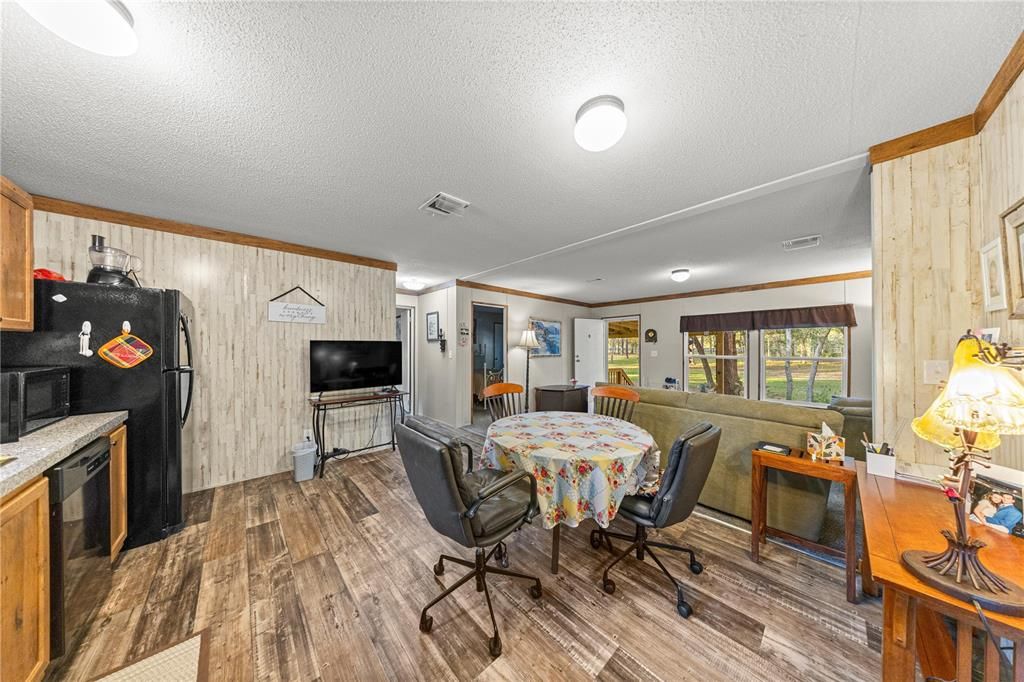 For Sale: $329,250 (3 beds, 2 baths, 1144 Square Feet)