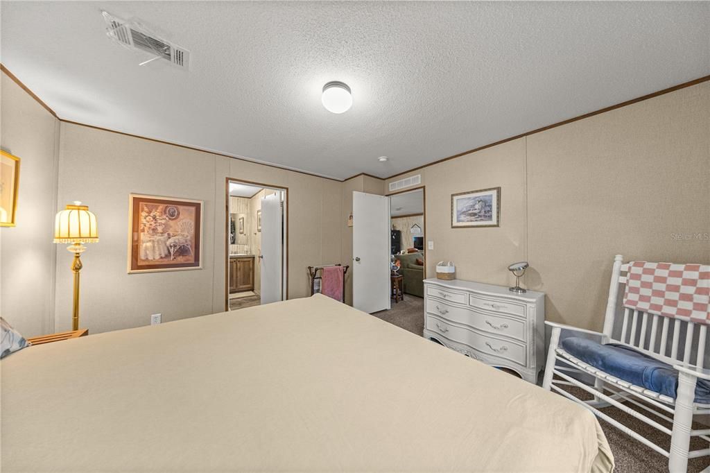 For Sale: $329,250 (3 beds, 2 baths, 1144 Square Feet)