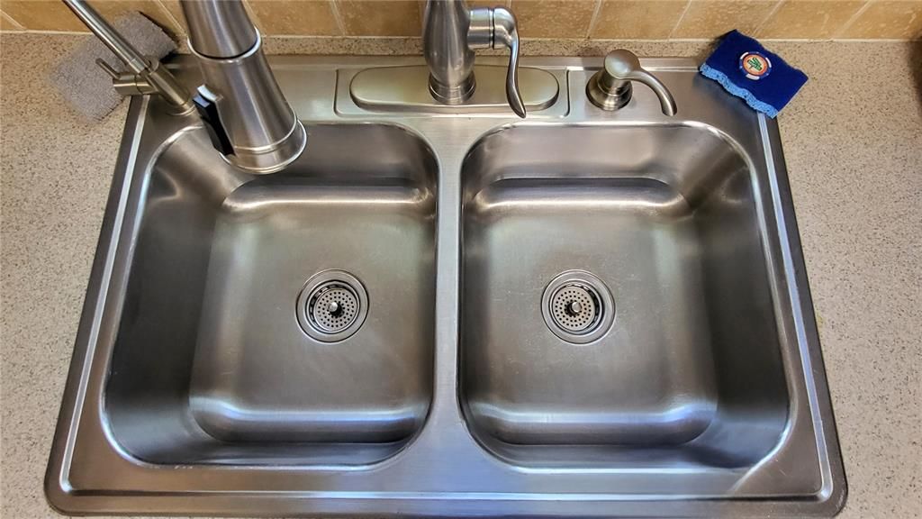 На продажу: $274,500 (2 спален, 2 ванн, 1080 Квадратных фут)