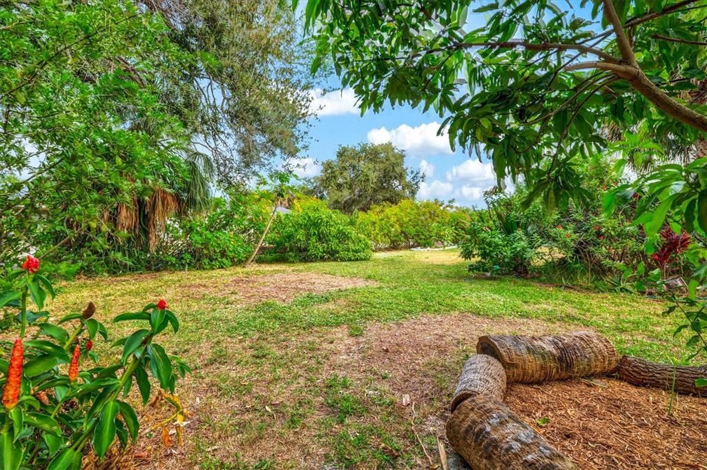 Active With Contract: $500,000 (3 beds, 2 baths, 2010 Square Feet)