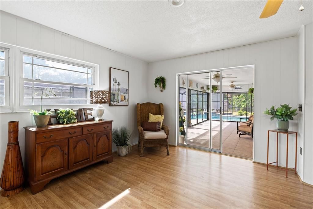 Active With Contract: $500,000 (3 beds, 2 baths, 2010 Square Feet)