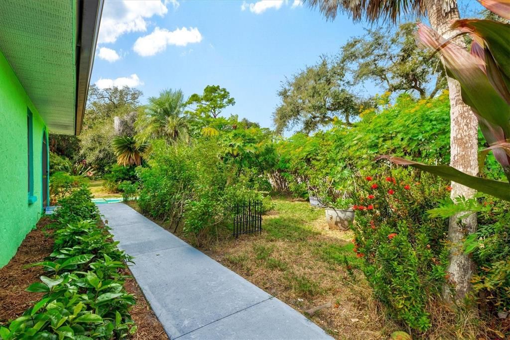 Active With Contract: $500,000 (3 beds, 2 baths, 2010 Square Feet)