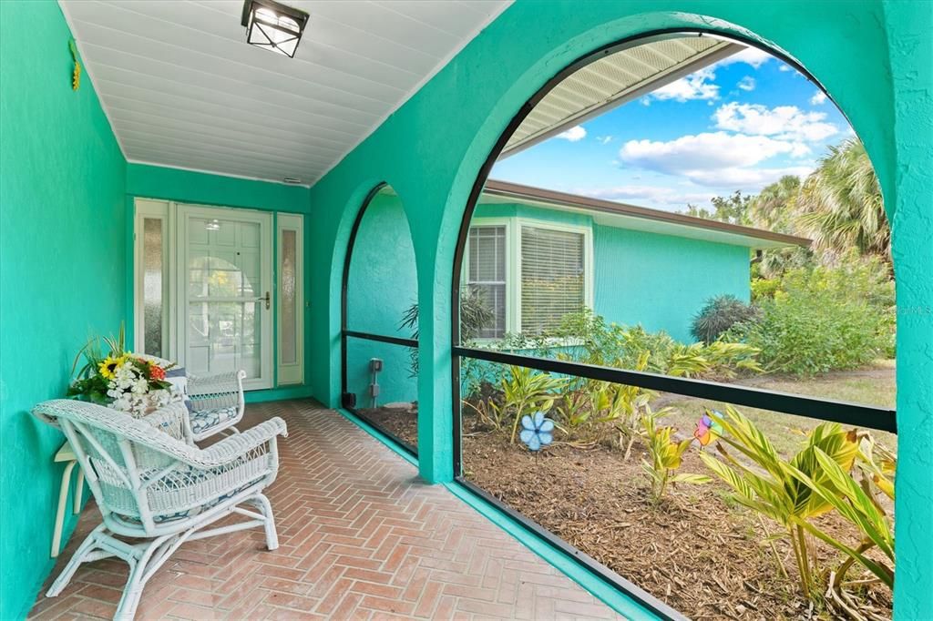 Active With Contract: $500,000 (3 beds, 2 baths, 2010 Square Feet)