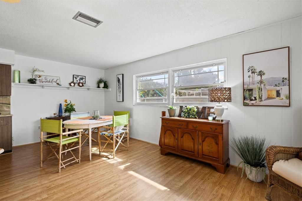 Active With Contract: $500,000 (3 beds, 2 baths, 2010 Square Feet)