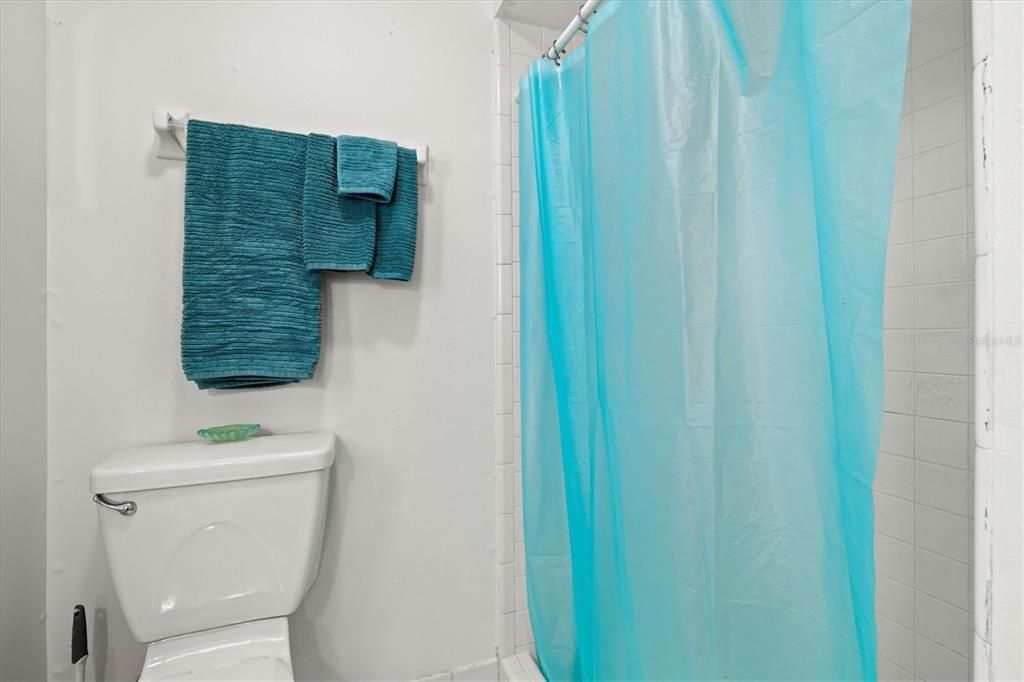 Active With Contract: $500,000 (3 beds, 2 baths, 2010 Square Feet)