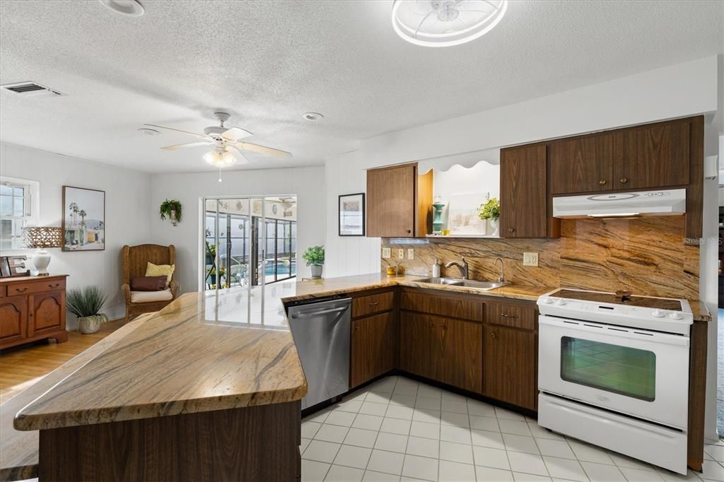 Active With Contract: $500,000 (3 beds, 2 baths, 2010 Square Feet)