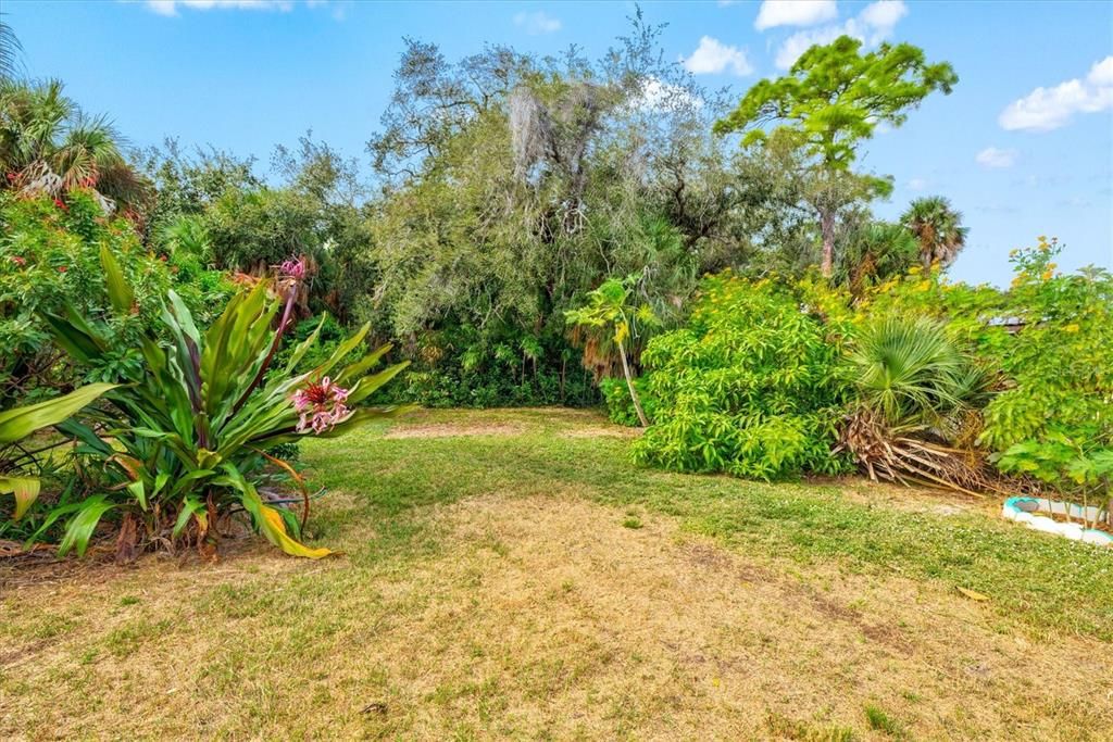 Active With Contract: $500,000 (3 beds, 2 baths, 2010 Square Feet)