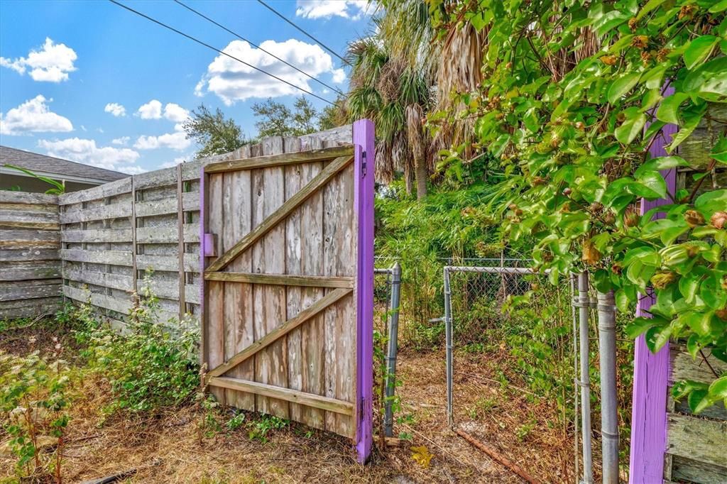 Active With Contract: $500,000 (3 beds, 2 baths, 2010 Square Feet)