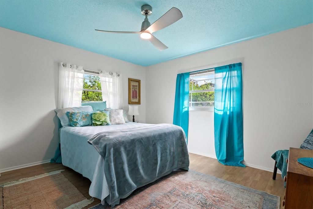 Active With Contract: $500,000 (3 beds, 2 baths, 2010 Square Feet)