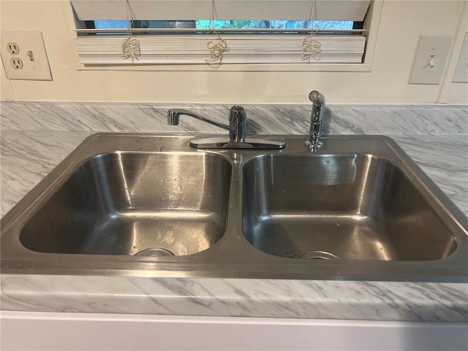 待售: $250,000 (3 贝兹, 2 浴室, 1144 平方英尺)