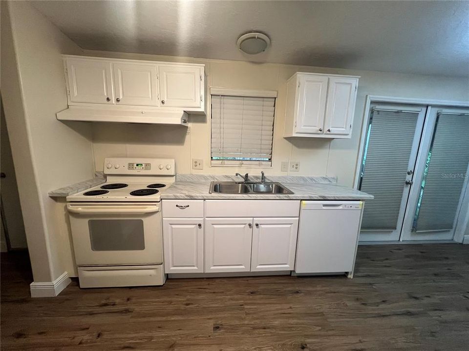 待售: $250,000 (3 贝兹, 2 浴室, 1144 平方英尺)