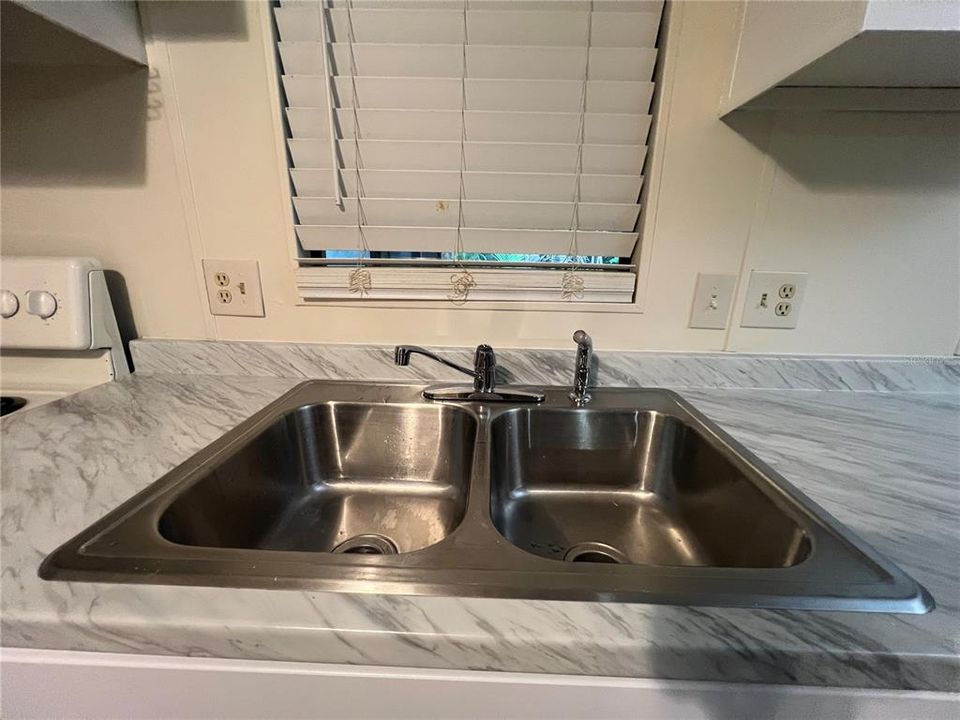 待售: $250,000 (3 贝兹, 2 浴室, 1144 平方英尺)