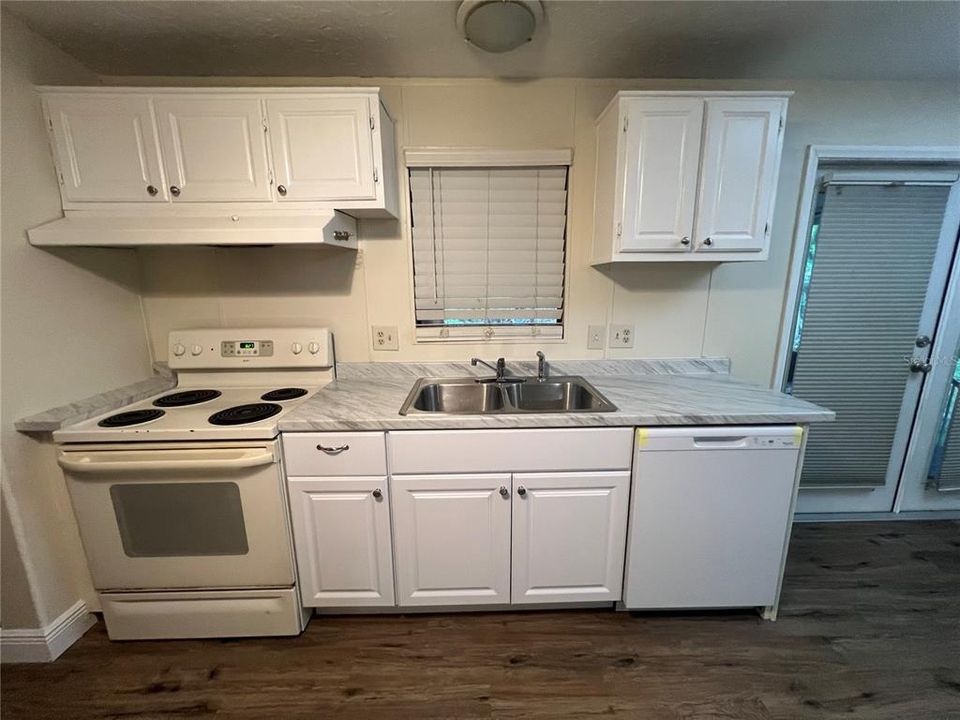 待售: $250,000 (3 贝兹, 2 浴室, 1144 平方英尺)