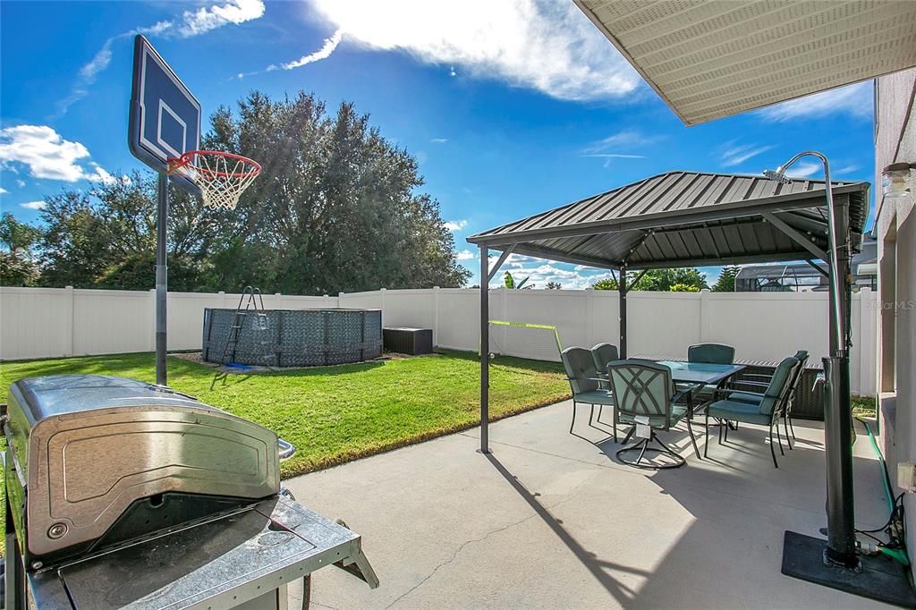 Под контрактом: $435,000 (3 спален, 2 ванн, 1717 Квадратных фут)