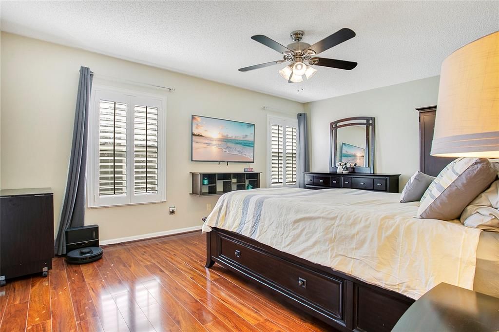 Под контрактом: $435,000 (3 спален, 2 ванн, 1717 Квадратных фут)