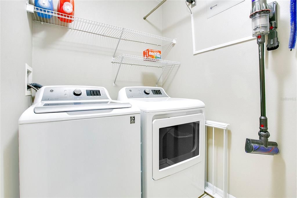 Под контрактом: $435,000 (3 спален, 2 ванн, 1717 Квадратных фут)