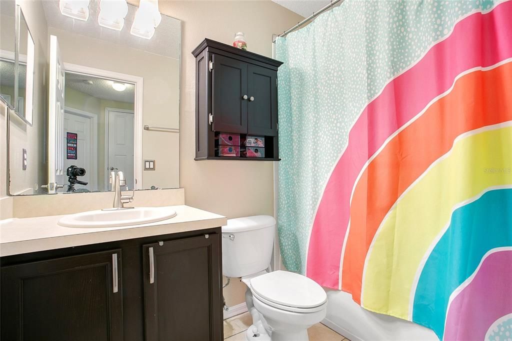 Под контрактом: $435,000 (3 спален, 2 ванн, 1717 Квадратных фут)