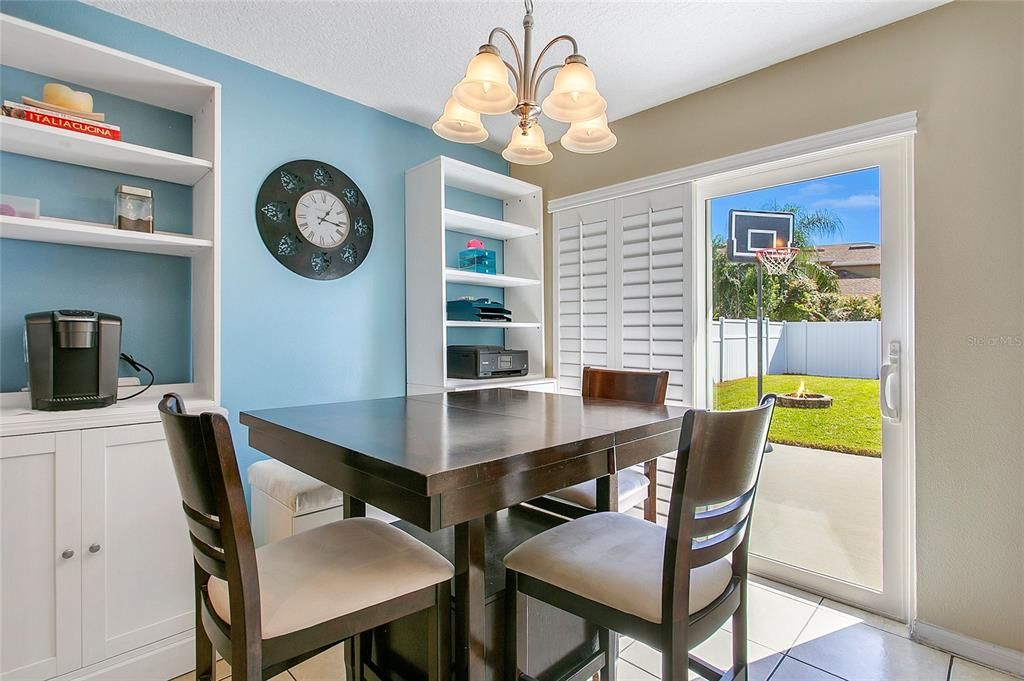 Под контрактом: $435,000 (3 спален, 2 ванн, 1717 Квадратных фут)