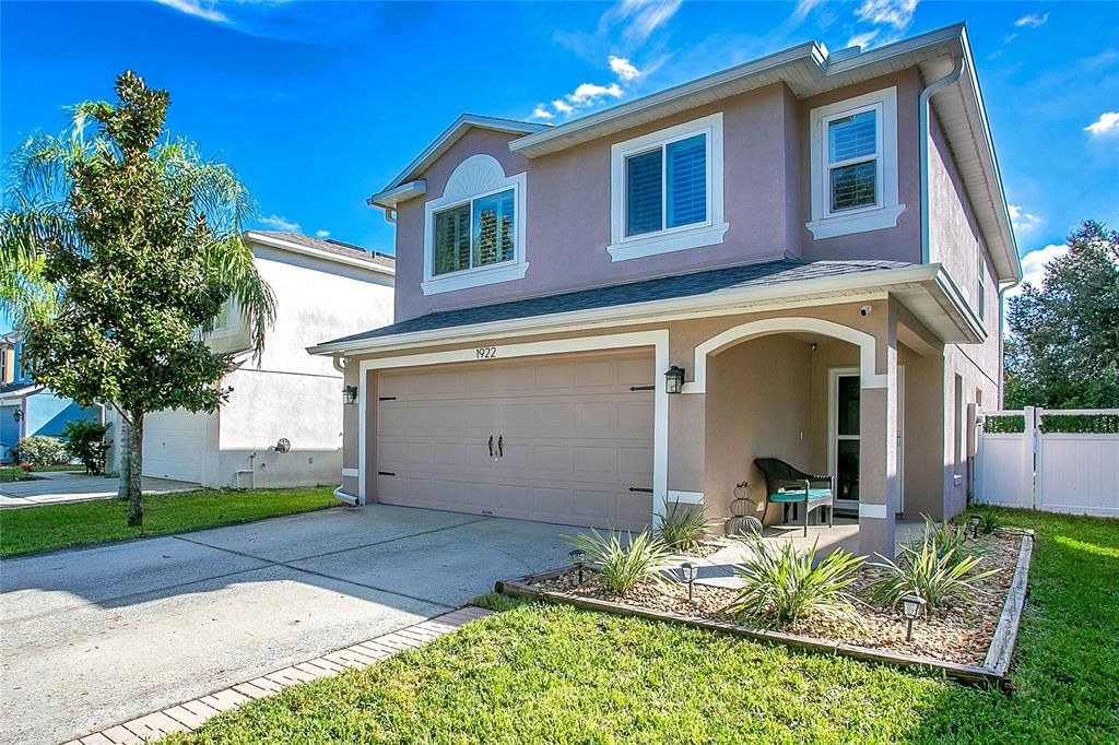 Под контрактом: $435,000 (3 спален, 2 ванн, 1717 Квадратных фут)