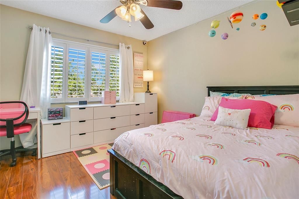 Под контрактом: $435,000 (3 спален, 2 ванн, 1717 Квадратных фут)