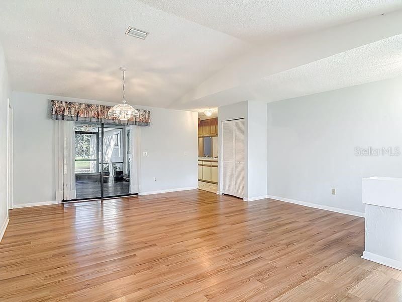 En Venta: $494,000 (4 camas, 2 baños, 1997 Pies cuadrados)