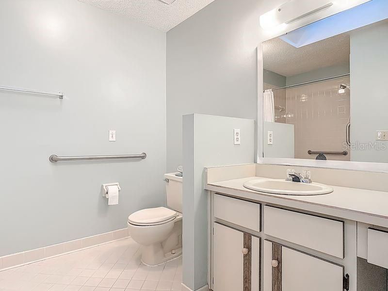 En Venta: $494,000 (4 camas, 2 baños, 1997 Pies cuadrados)