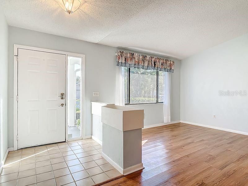 En Venta: $494,000 (4 camas, 2 baños, 1997 Pies cuadrados)