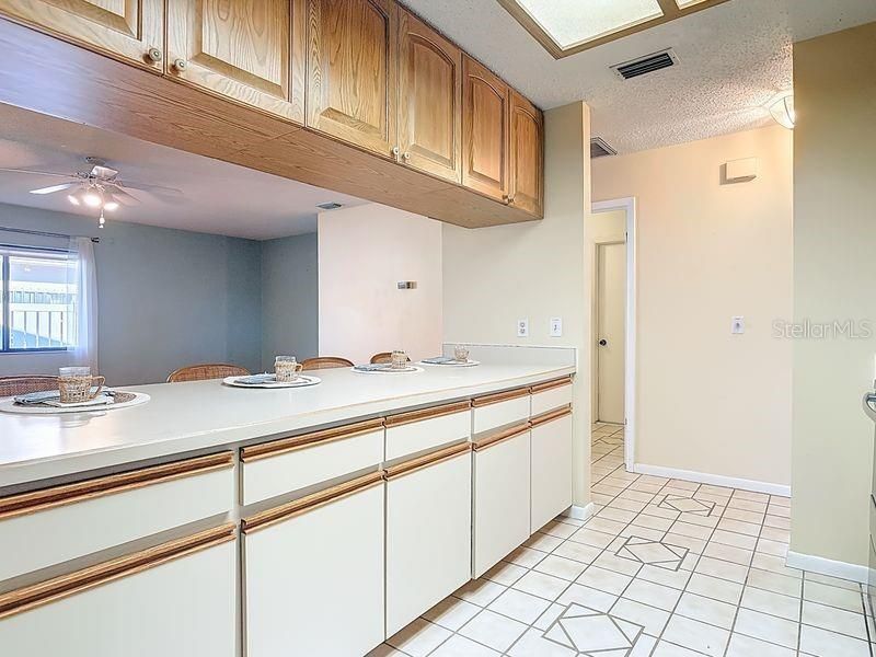 En Venta: $494,000 (4 camas, 2 baños, 1997 Pies cuadrados)