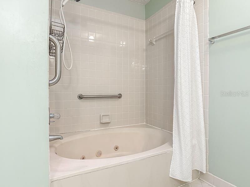 En Venta: $494,000 (4 camas, 2 baños, 1997 Pies cuadrados)