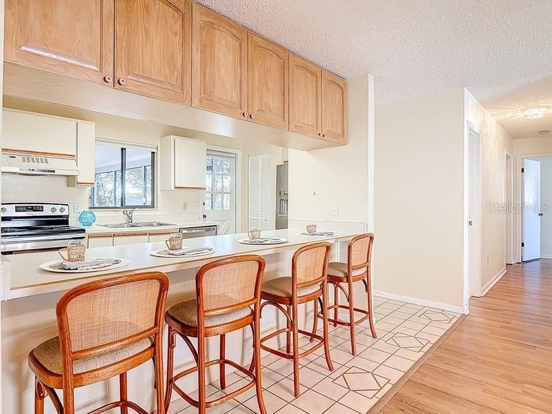 En Venta: $494,000 (4 camas, 2 baños, 1997 Pies cuadrados)