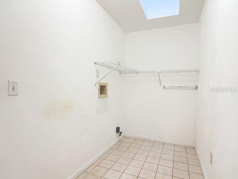 En Venta: $494,000 (4 camas, 2 baños, 1997 Pies cuadrados)