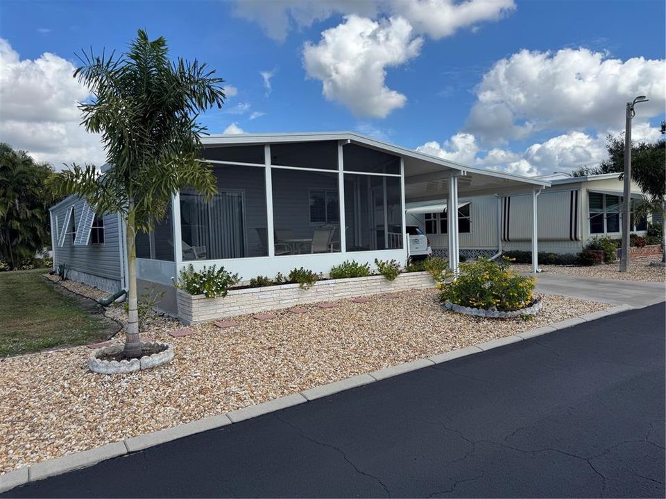 На продажу: $159,900 (2 спален, 2 ванн, 1055 Квадратных фут)