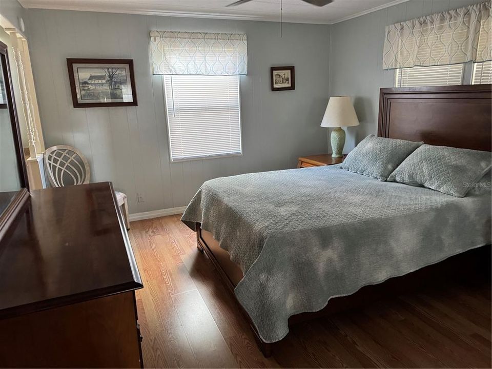 На продажу: $159,900 (2 спален, 2 ванн, 1055 Квадратных фут)