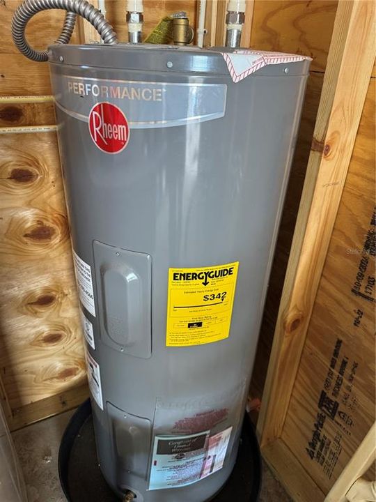 На продажу: $159,900 (2 спален, 2 ванн, 1055 Квадратных фут)