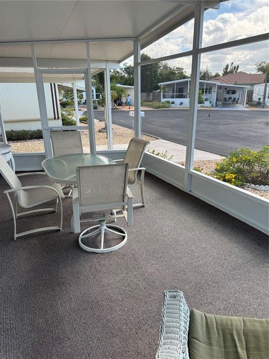 На продажу: $159,900 (2 спален, 2 ванн, 1055 Квадратных фут)