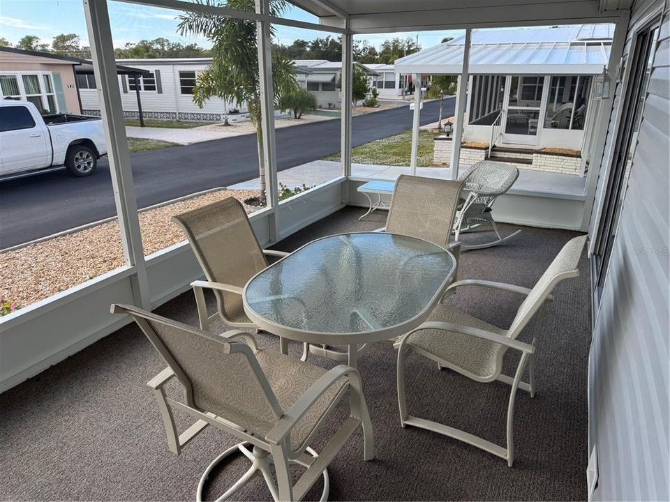 На продажу: $159,900 (2 спален, 2 ванн, 1055 Квадратных фут)